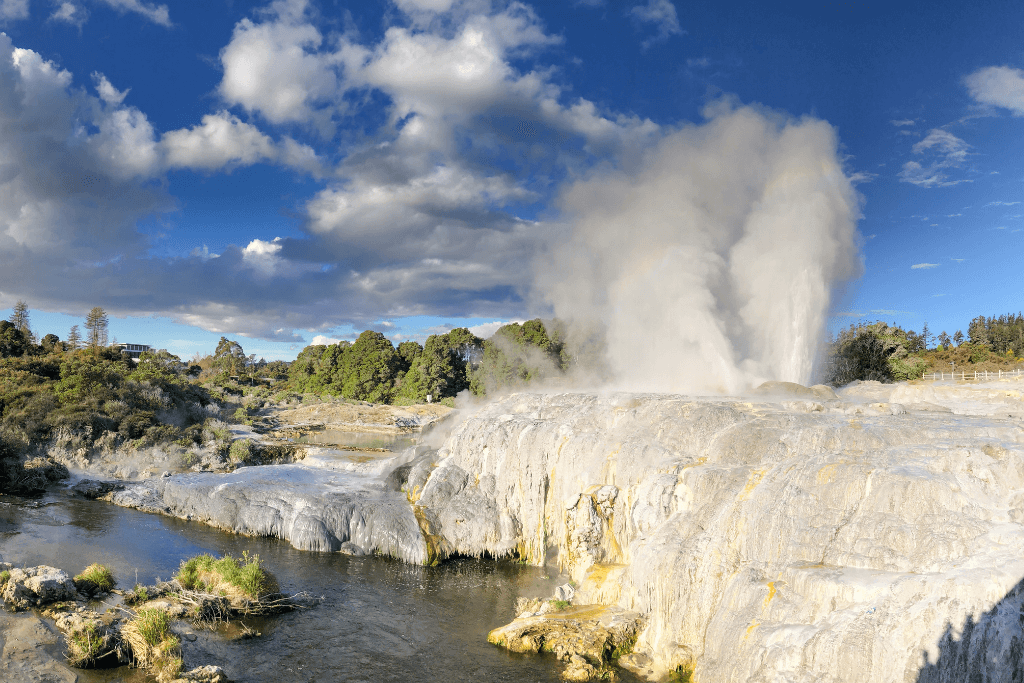 Pōhutu Geyser