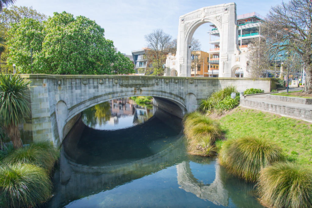 Christchurch Avon River and The Bridge of Remembrance