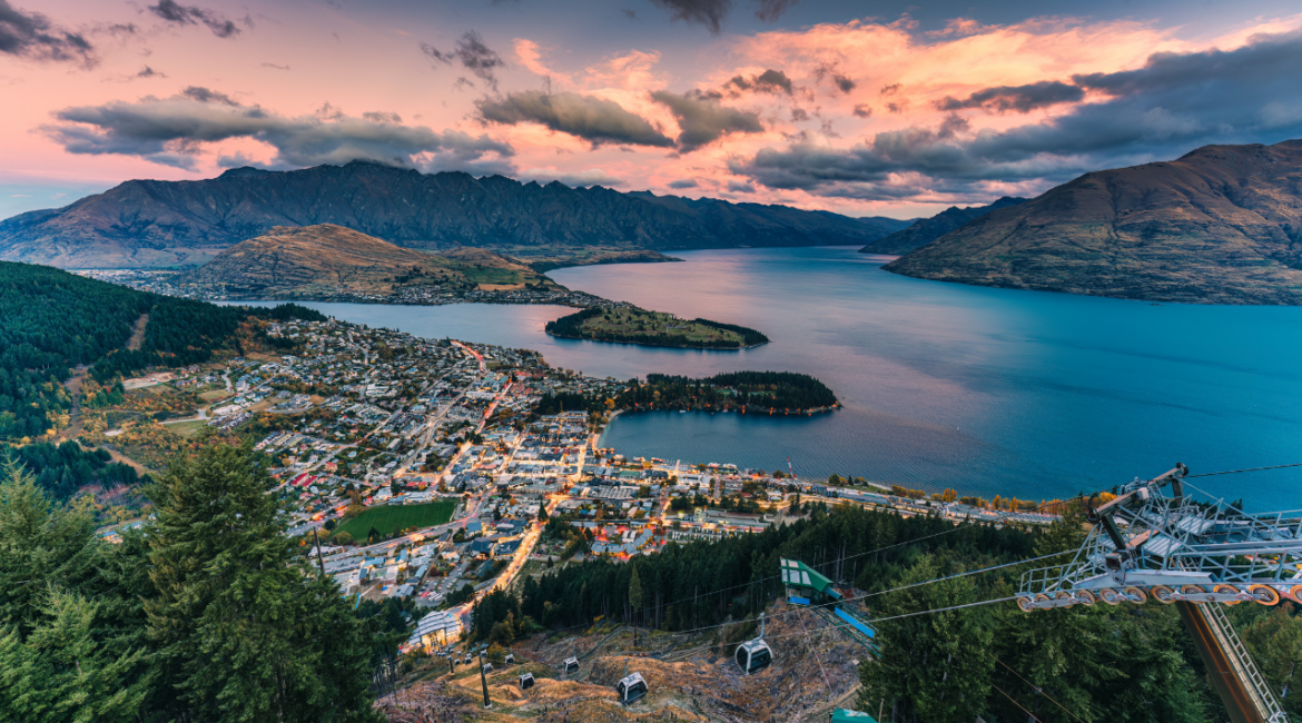 Here are some of the best food and bars to visit on your holiday in Queenstown this summer.